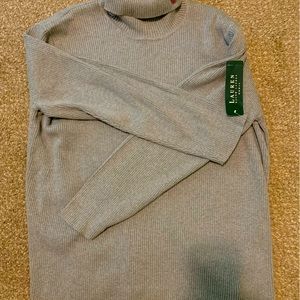 Brand new Ralph Lauren 3X Women’s turtleneck. Very comfortable material.